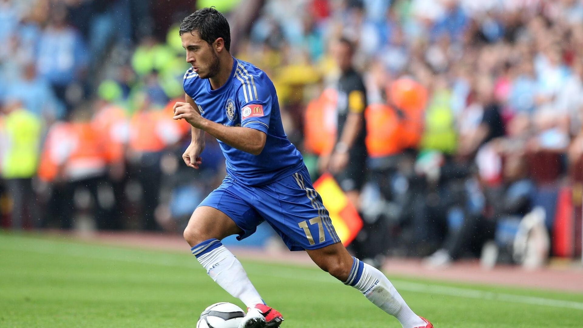 2014年西部决赛第七场：勇士在客场对阵马刺，库里砍下25分，关键时刻投中决定胜负的三分，带队晋级。